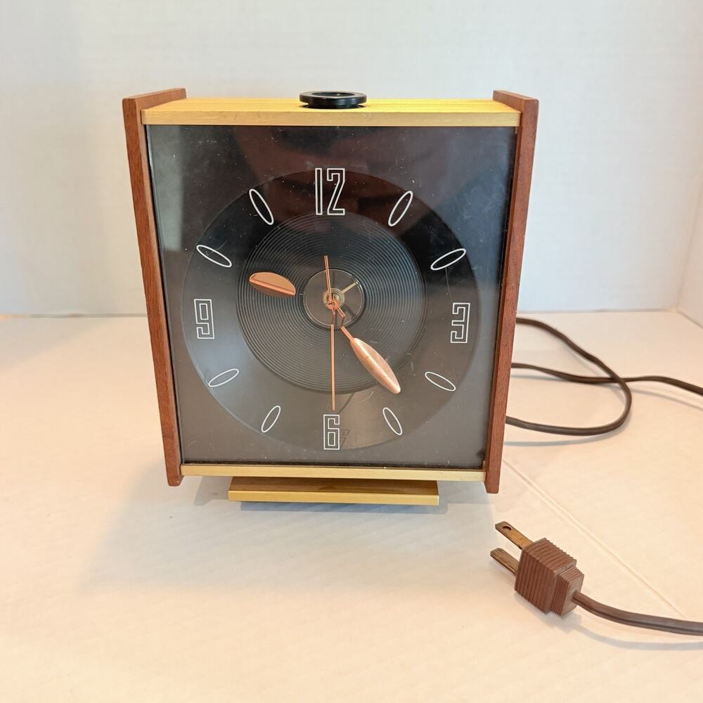 Mid Century Modern Electric Table Clock. PARTS OR REPAIR